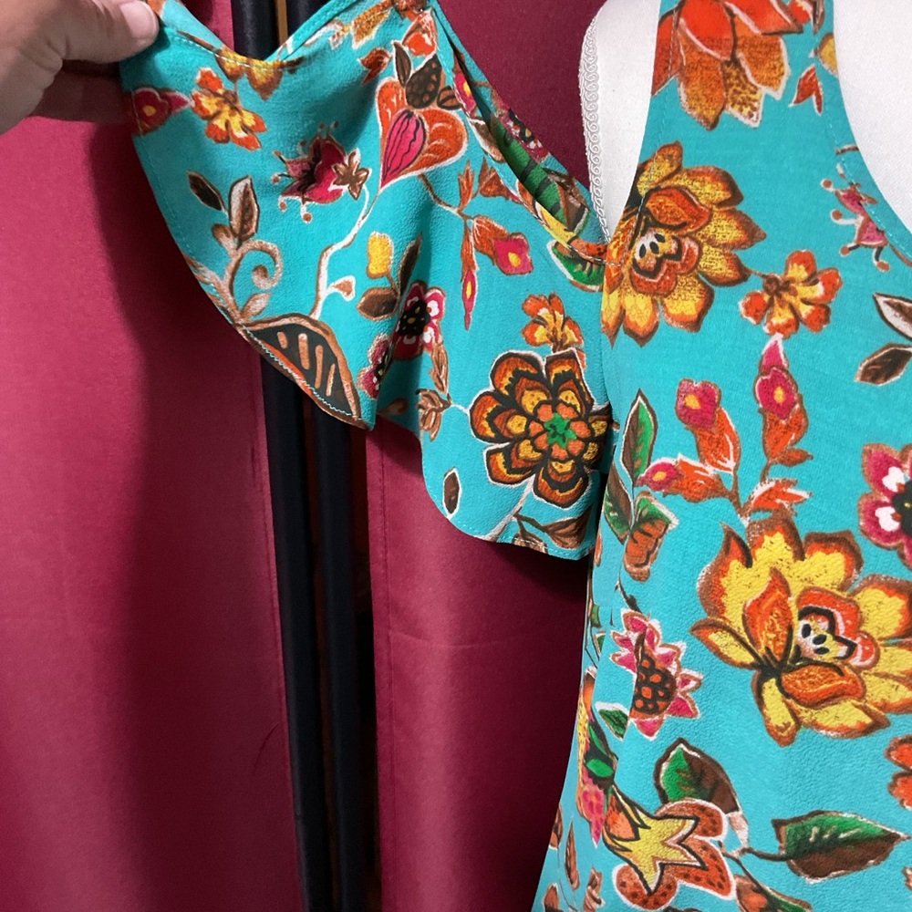 Rose + Olive Cold Shoulder Ruffled Split Sleeve T… - image 2